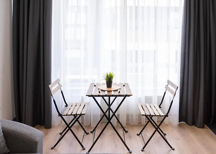 Апартамент New Modern & Cozy With Free Parking