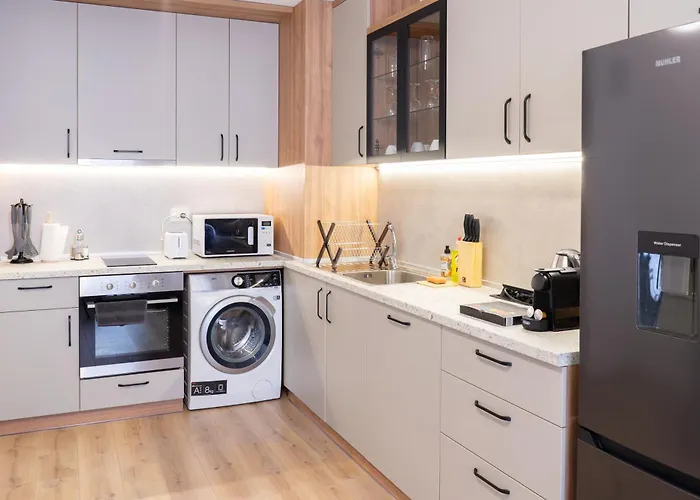 New Modern & Cozy With Free Parking Apartman